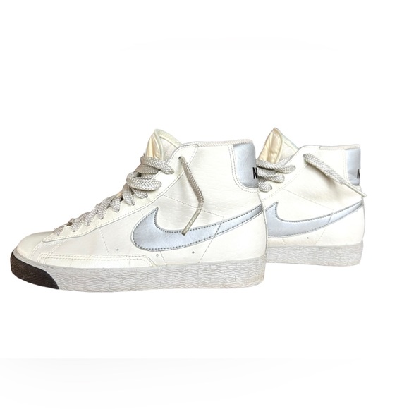 Nothing - Picture 13 of 16